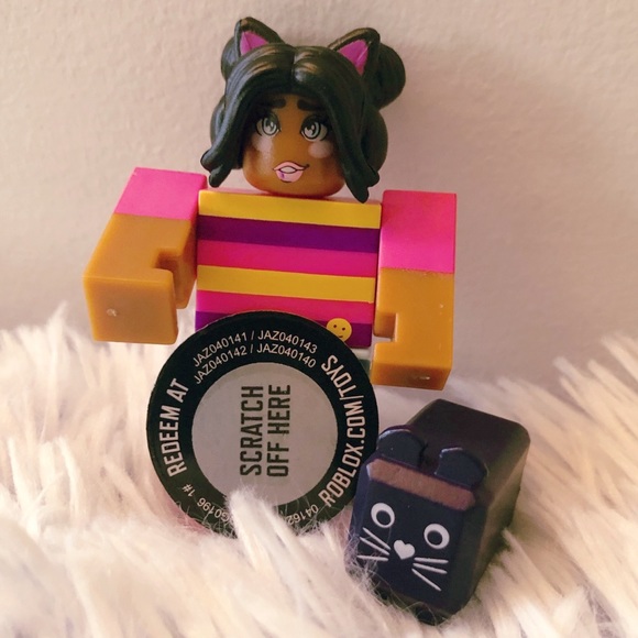 Apple Picking Simulator: Kitty the Pet Seller Roblox Toy with Kitty’s Cat Pack - Picture 5 of 9